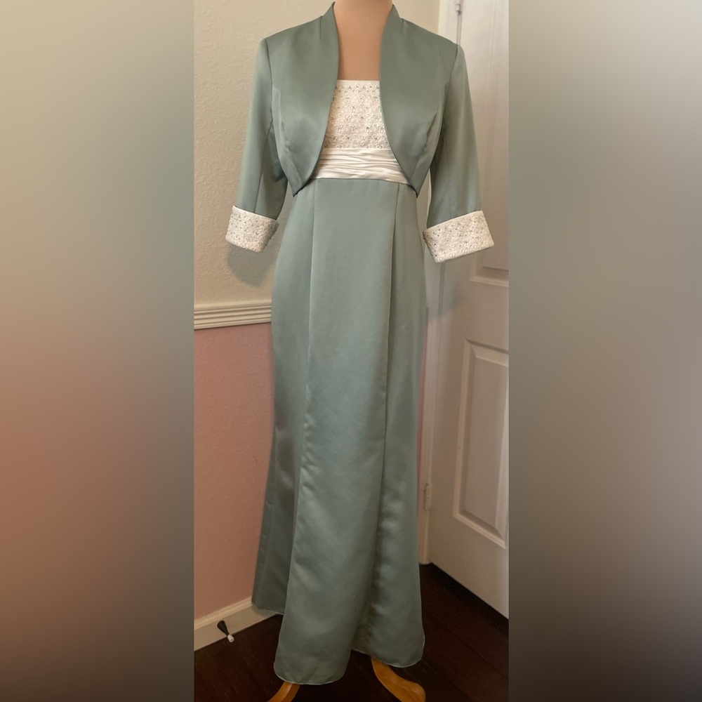 David’s Bridal gown size 10